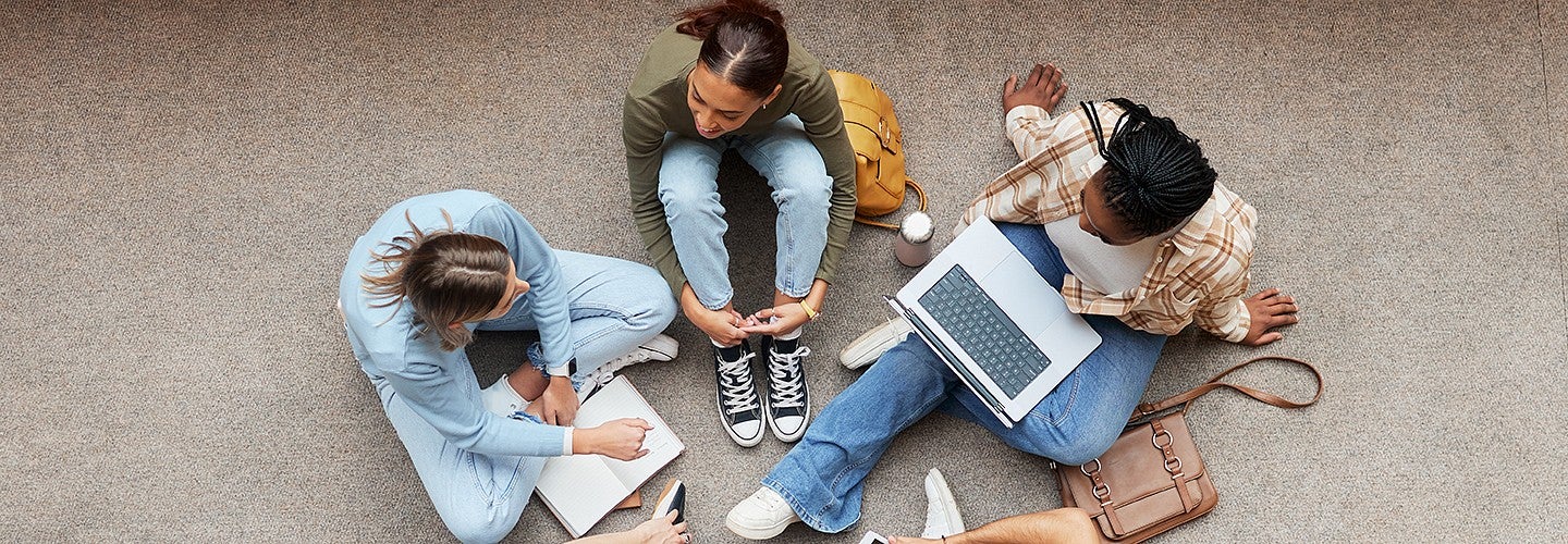 undergrad students working together